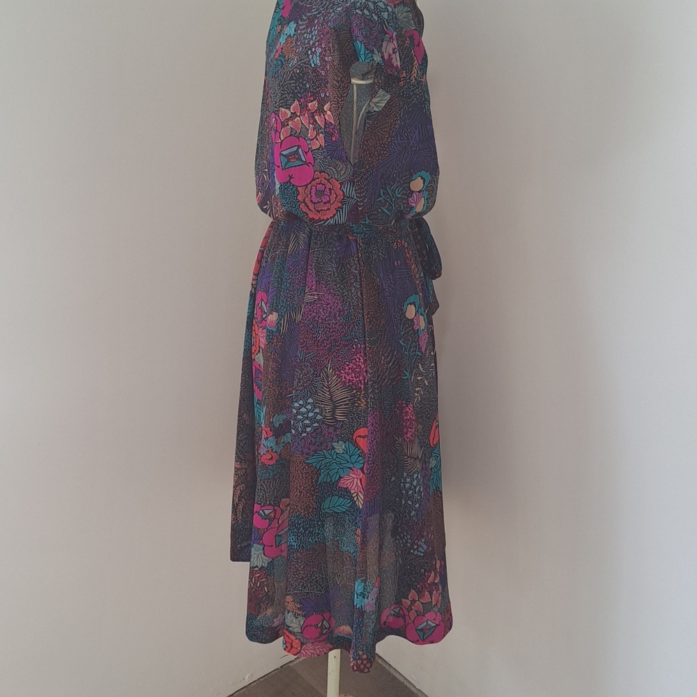 Vintage Walden Classics Dress with Belt, Size Medium-Large. - Picture 13 of 15